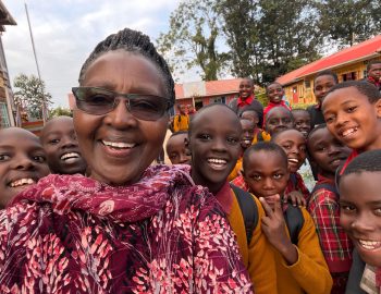 Wanji with students